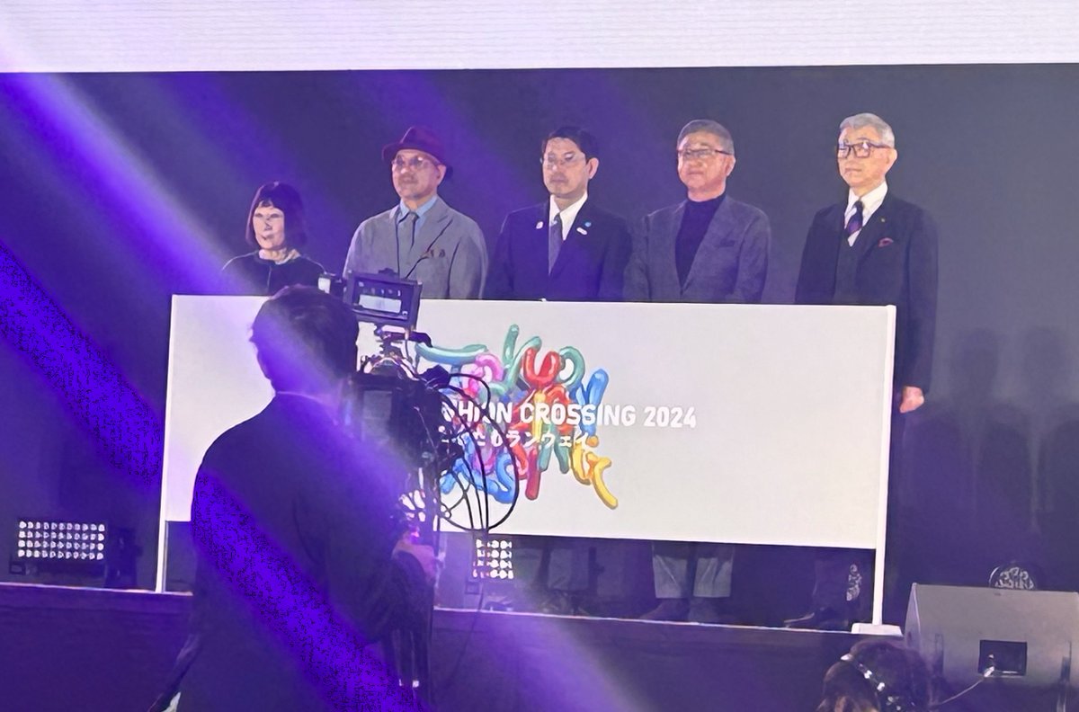 tfi_1913's tweet photo. 23日(祝)に新宿で「TOKYO FASHION CROSSING」というイベントが行われました。本校も所属する東京都服飾学校協会が協力。同協会の田代健理事長(本校校長)がオープニングに登壇。アンケートやフィッターで協力した学生もいました♪
#TOKYOFASHIONCROSSING #東京ファッション専門学校 #松屋の学校 https://t.co/mFcfToln8H