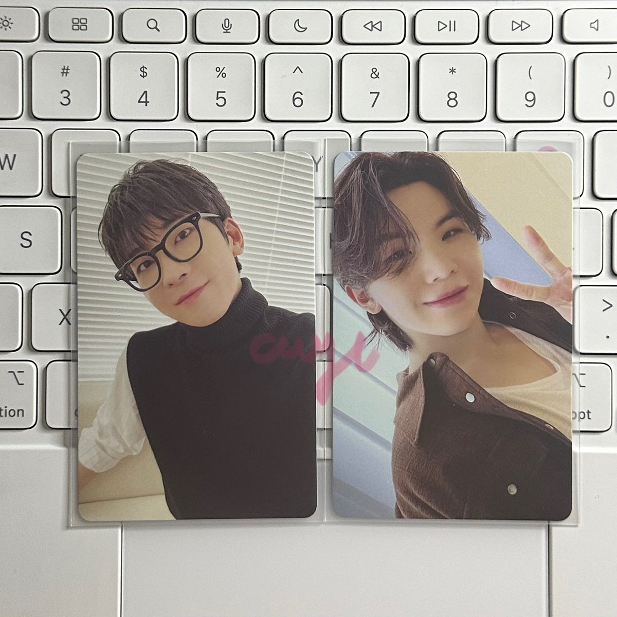 fromcaye's tweet photo. wts lfb ph ✦

wonwoo sg24 specs set
₱370 + sf 

› both onhand and mint condi! 
› payo or 3days   
› x sensi &amp; impatient 

𖥻 seventeen pc wonwoo specs sg24 woozi peace inde https://t.co/RKKz5nJAhe