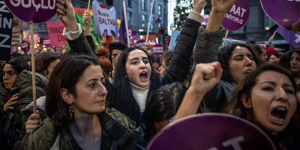 Kadınlara Yönelik Şiddet: Coğrafya ve Zaman Tanımayan Bir Savaş

MLSA Hukuk Birimi Koordinatörü <a href="/eozhasar/">emine özhasar</a>, <a href="/JinDergi/">Jin</a> için kaleme aldı:

"İnsanlık tarihi, normlara, yerleşik değerlere, kutsal sayılanlara karşı kurulu düzeni sorgulama cesareti gösterenler sayesinde ilerleme sağlar.