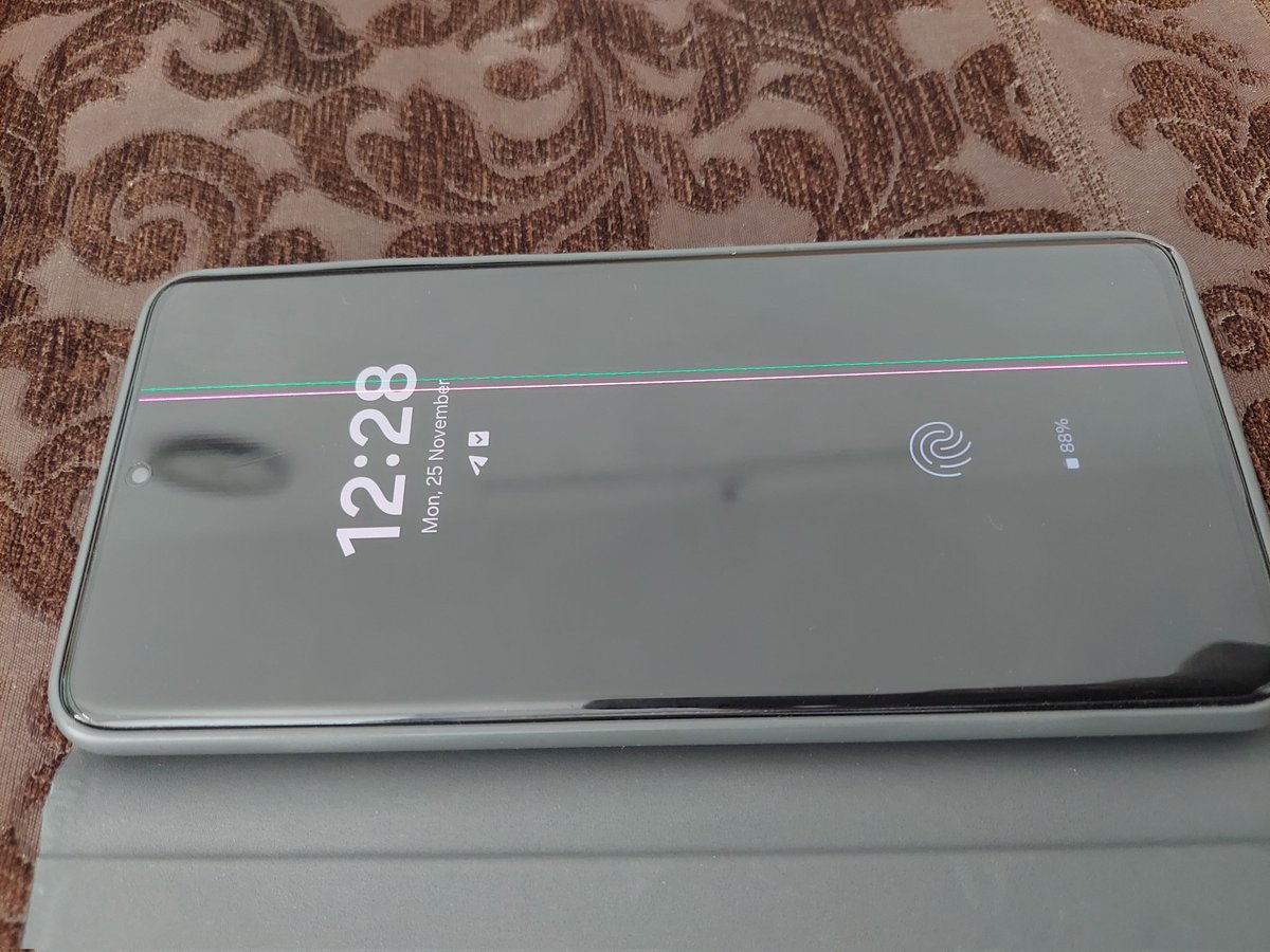 faizan8767's tweet photo. @SamsungIndia Facing issue with my Samsung Galaxy S21 Ultra after Oct update! Green line on display &amp; service center asking for money to fix it #SamsungIndia #GalaxyS21Ultra" https://t.co/bIkdMvai2z