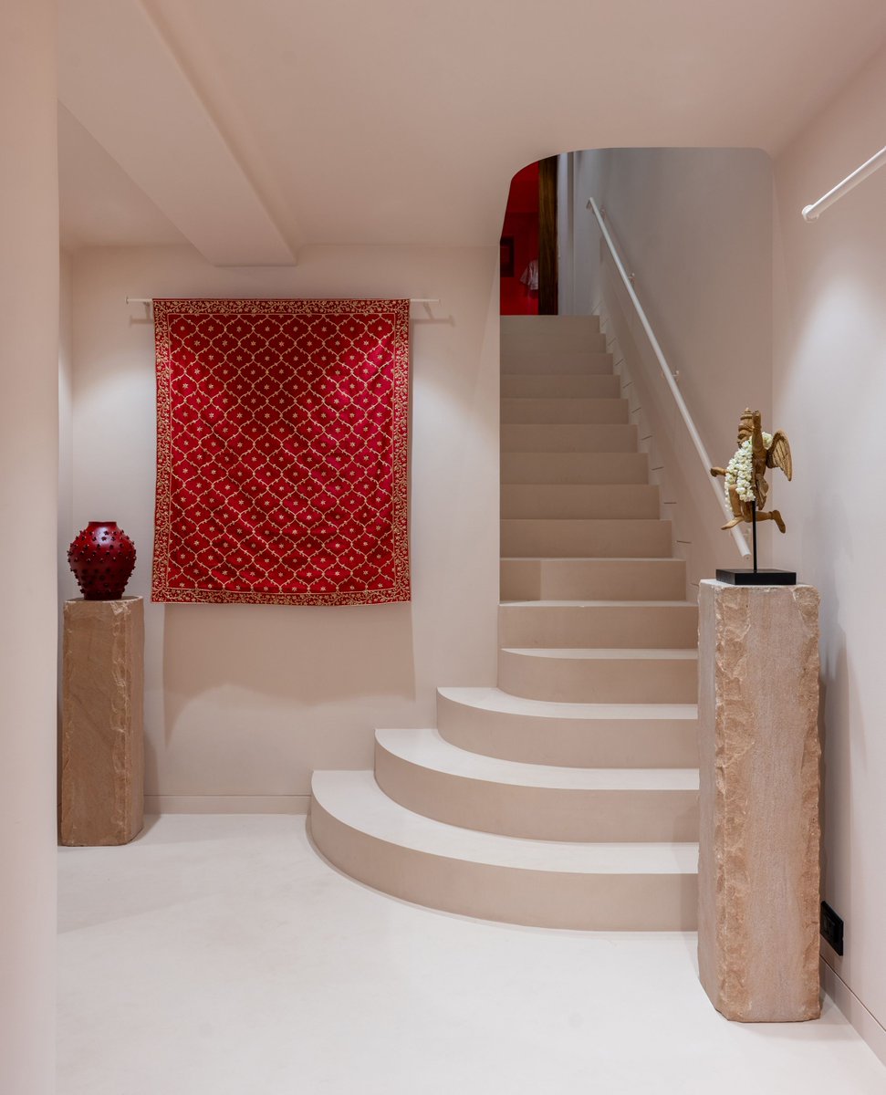 elledecorindia's tweet image. What do women want? To shop with the female gaze at Amisha Kothari’s Mumbai store #EDDesign

#elledecorindia #elledecor #nomad #indiandesigners #amishakothari #fashiondesigner #indianfashion