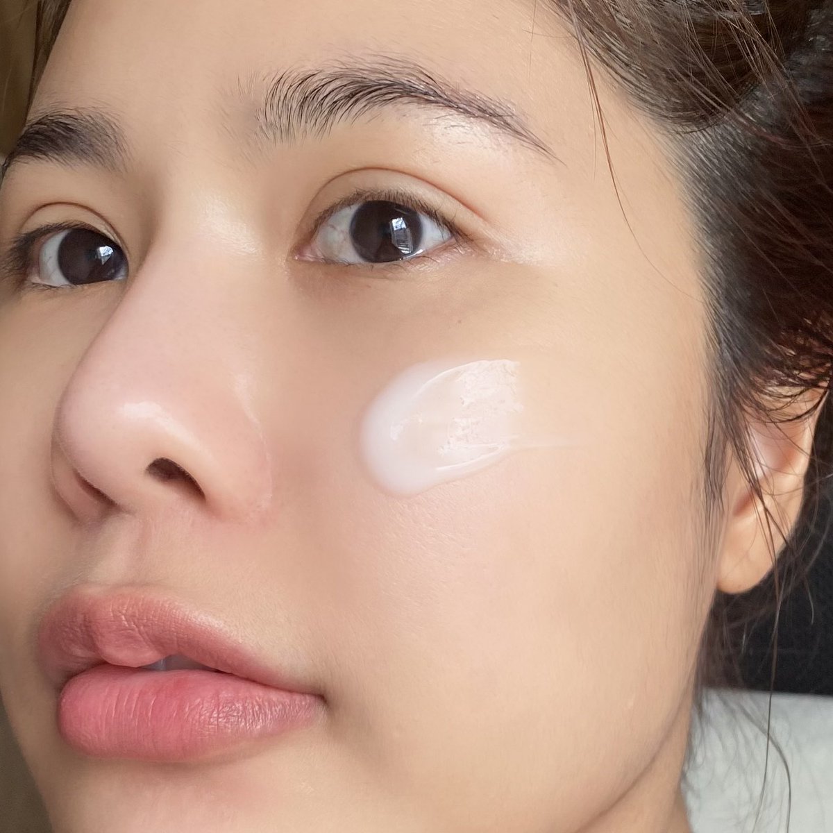 ถ้าพูดถึงมอยเจอร์ไรเซอร์ที่ 1 ในใจคือให้ของแบรนด์ SKINTIFIC 5X Ceramide Moisture Gel เท่านั้นนนนน 🐳🫧 เนื้อเจลบางเบา ซึมไว ไม่หนักผิว ช่วยให้ผิวชุ่มชื้น อิ่มน้ำ ปรับผิวแข็งแรงด้วย Ceramide 5 ชนิด แถมตัวนี้อ่อนโยนมาก พิสูจน์แล้วว่าปลอดภัยต่อผิวแพ้ง่าย ไม่ก่อให้เกิดการระคายเคือง จากผู้เชี่ยวชาญด้านผิวหนังโดยเฉพาะ Dermatologically Tested ⛄️☁️