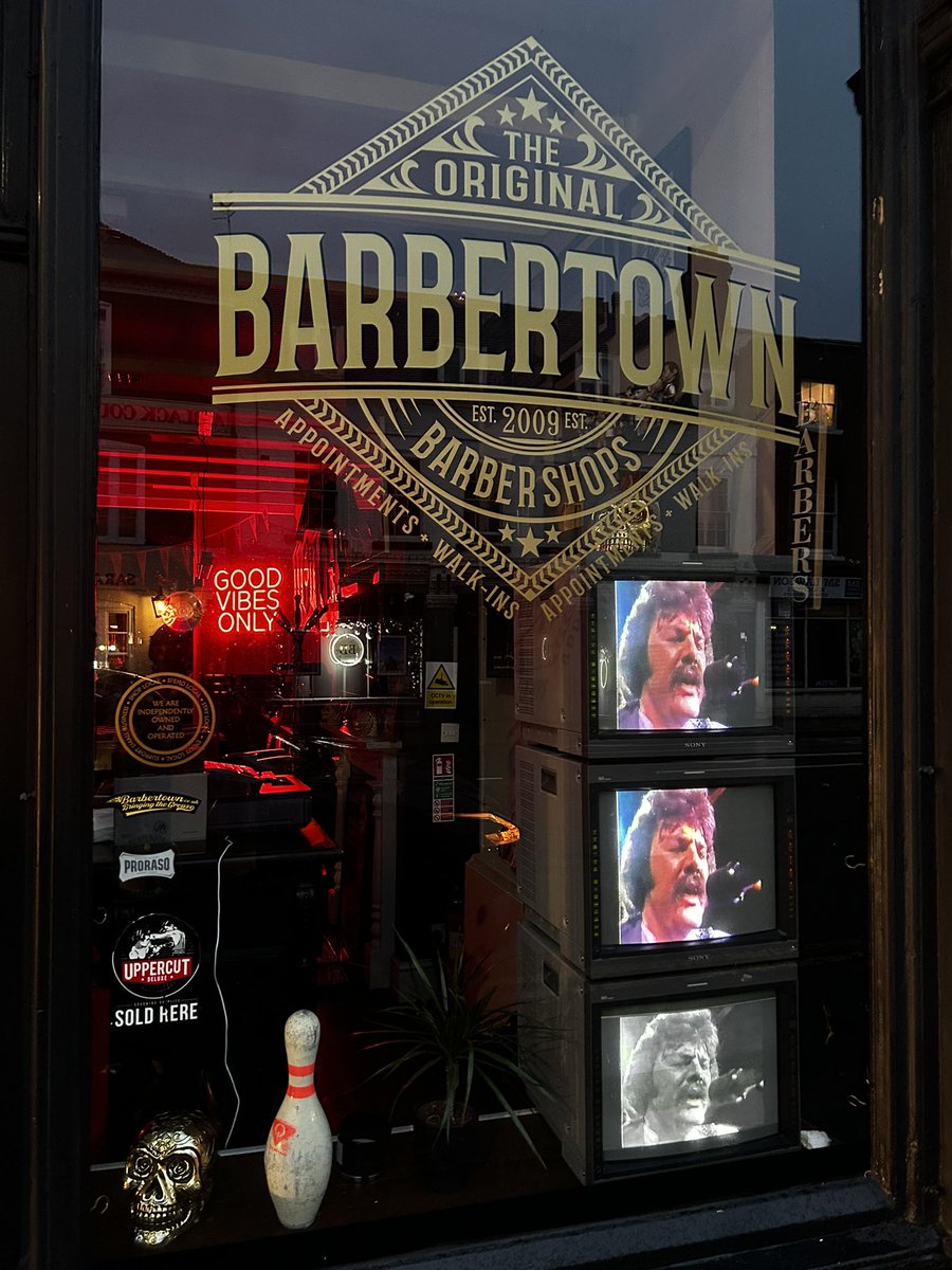 Early Bird catches the Worm .. 
#StaySharp Guys .. 
To avoid disappointment.. Book your Appointment.. 

barbertown.co.uk
