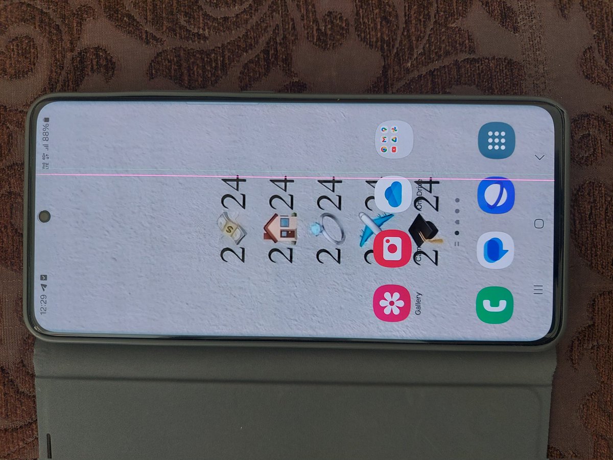 faizan8767's tweet photo. @SamsungIndia Facing issue with my Samsung Galaxy S21 Ultra after Oct update! Green line on display &amp; service center asking for money to fix it #SamsungIndia #GalaxyS21Ultra" https://t.co/mba3FvfVqJ