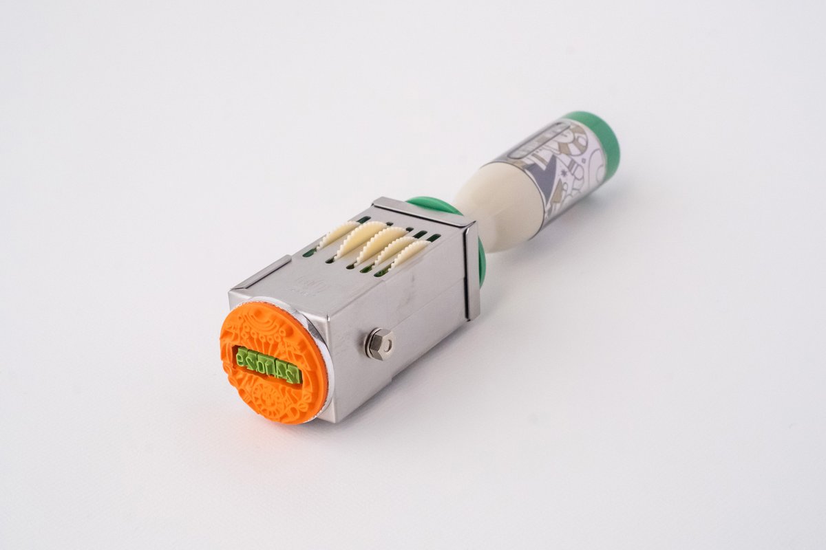 satakeshunsuke's tweet image. サンビー株式会社とのコラボレーション日付印のデザインをしました。ライオン、トリ、ネコ、シロクマの4種類。限定生産のため一般発売はされていないですが、来月の東京個展で少し販売できそうです🙂
shunsukesatake.com/work/4085/