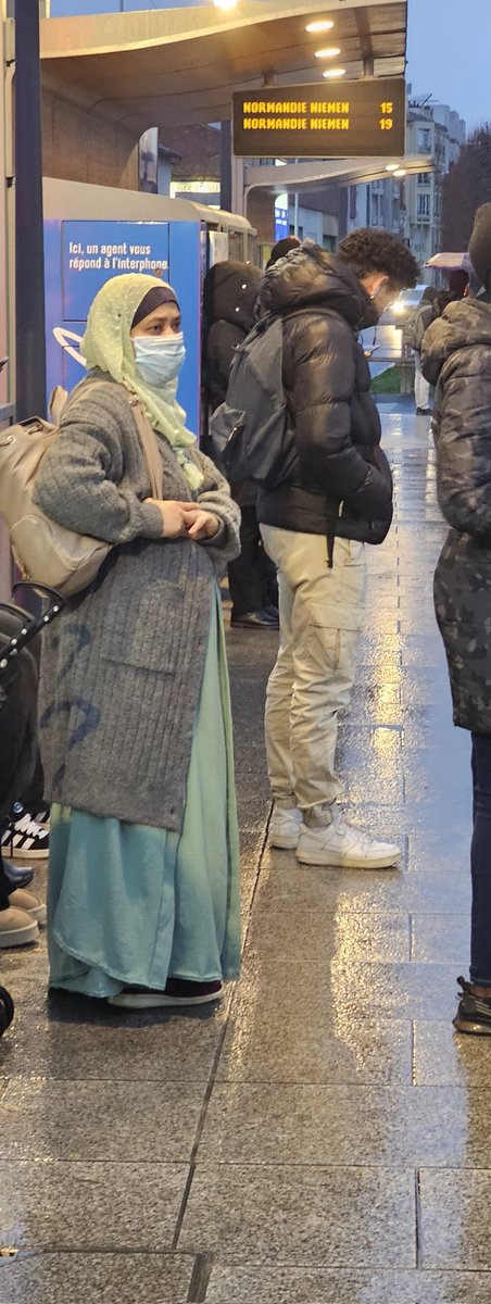arielle_be's tweet photo. @T1_RATP avoir des temps d'attente aussi long le matin ce n'est plus possible. https://t.co/ZiZ0CnD8TO