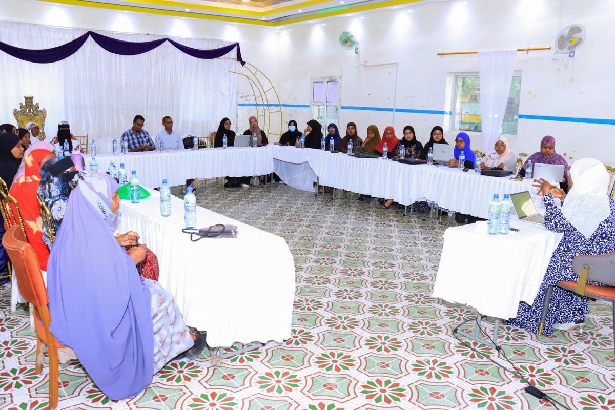 NAFIS_NETWORK's tweet photo. #happeningnow  in Burao: Our Quarterly Info &amp; Experience Sharing Session for #CSOs &amp; #WROs members with Collaborating, sharing insights, &amp; strengthening efforts to combat violence against women &amp; girls.
Thanks @Solidaarisuus70 for your support! 
#EndVAWG #TogetherForChange https://t.co/nYElezi3f7