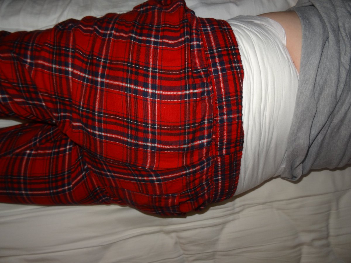 inconliving's tweet photo. Obvious nappy bulge this morning! Very soggy but still loads of absorbancy left in this Drylife Ultima, Its ok to wake up wet dont be embaressed. #incontinence #incontinent #disabled #bedwetting #disability #bladdercontrol #tena #drylife #abdl #inco https://t.co/6vgDztL1gW