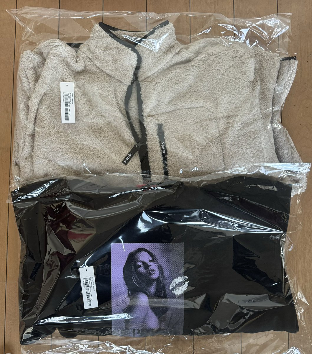 ⚪️Supreme Kate Moss Fleece Jacket
🟣Supreme Kate Moss Hooded Sweatshirt