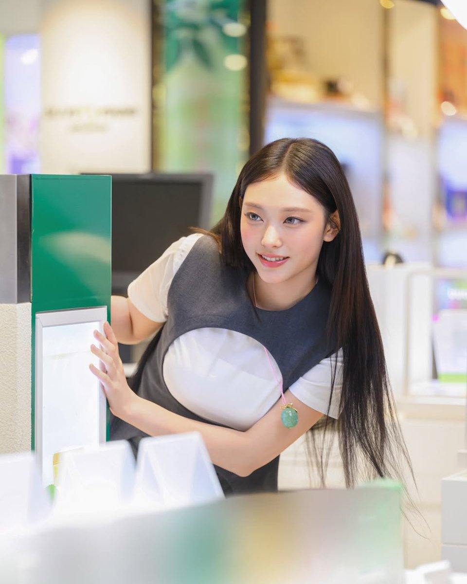 river515_'s tweet image. 현대면세점 인스타 #해린 #HAERIN