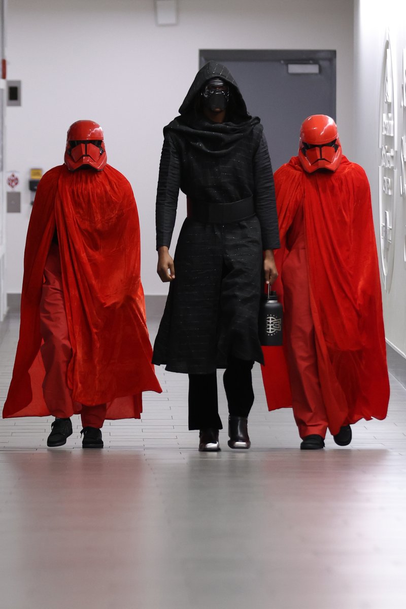 NBAFRANCE's tweet image. Myles Turner ne rate jamais l'occaz de célébrer la "Star Wars Night" 🌌 

Cette nuit et les années précédents dans ce thread 🧵