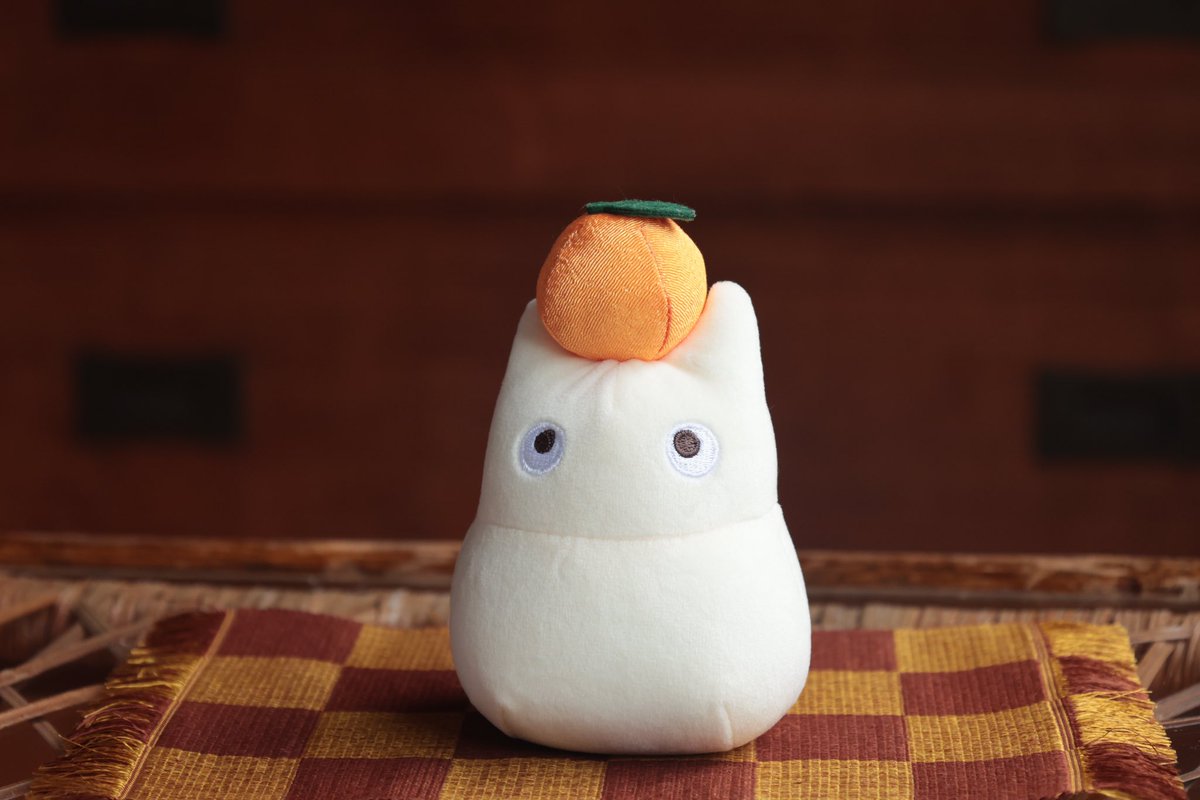 ⭐️再入荷⭐️ 「お正月小トトロ」が ぬいぐるみになりました🍊 頭に