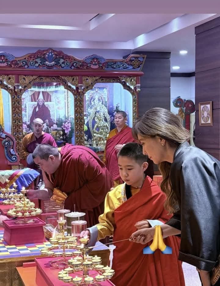 Х Богд ээж Н.Мөнхнасангийн хамт Зулын 25-нд Гандан хийдэд🙏❤️