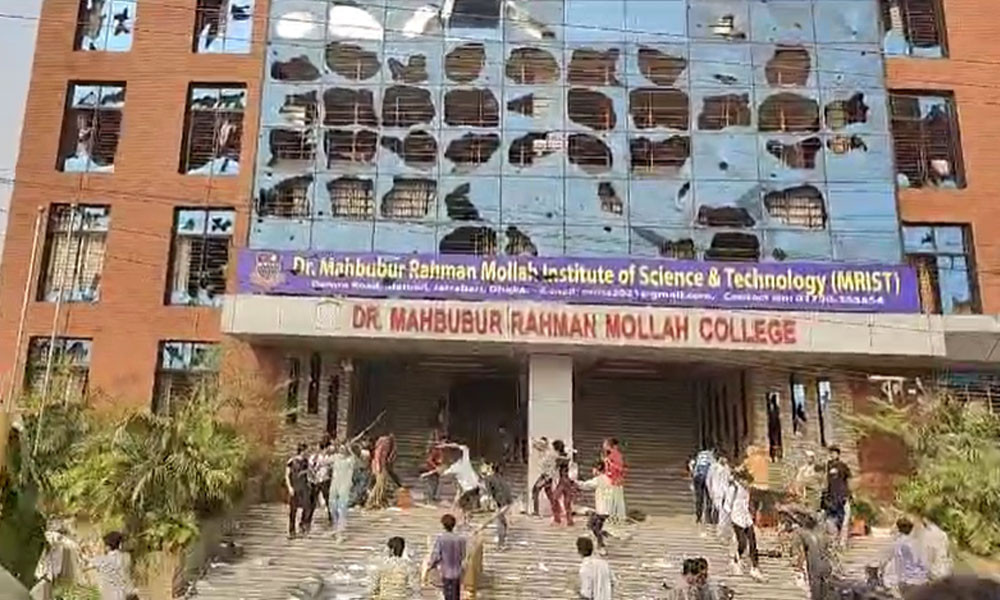 মোল্লা কলেজে নজরুল-সোহরাওয়ার্দীর শিক্ষার্থীদের হামলা-ভাঙচুর
