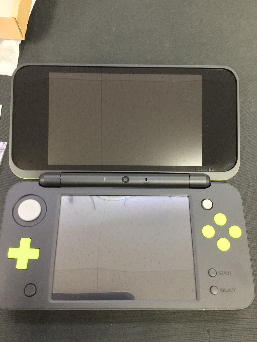 game__one's tweet photo. ニンテンドーNew2DSllの綺麗な本体あります!
ライム×ブラックのこの色、カッコいいですよね😏
#愛媛県 #松山市 #ゲームワン #New2DSLL https://t.co/sKOw26JNYD