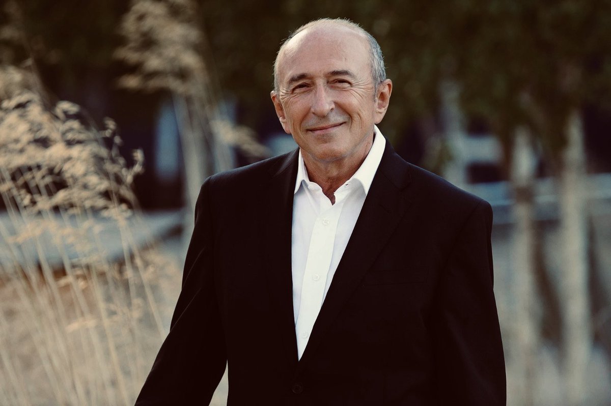 Gregorydoucet's tweet image. Il y a un an, #Lyon pleurait Gérard Collomb.

En ce 25 novembre, je voudrais adresser mes pensées à sa femme, à ses cinq enfants et à ses proches.

Dans sa ville, l’homme de terrain passionné n’a jamais quitté les rues et les cœurs.