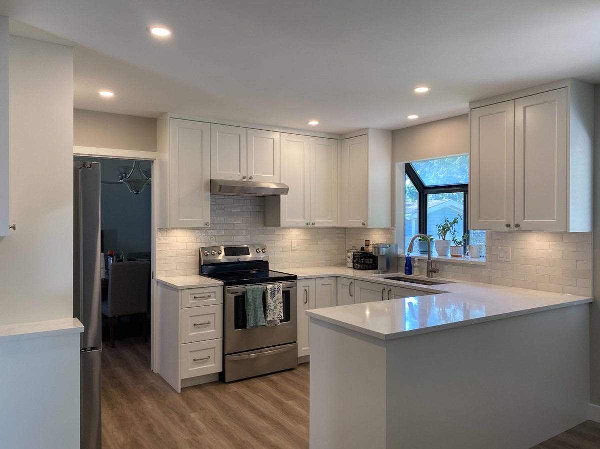 1KitchenExpress's tweet image. Housing costs keep families together in Greater Vancouver.

Our Affordable RTA In-Stock Cabinets make kitchen upgrades easy, stylish, and budget-friendly.

👉 Visit us in Langley/Surrey for family-friendly kitchen solutions!

#RTACabinets #KitchenRenovation #AffordableKitchens