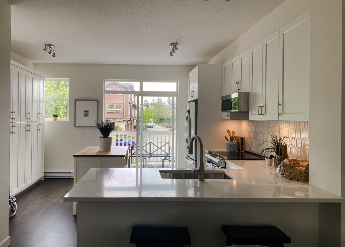 1KitchenExpress's tweet image. Housing costs keep families together in Greater Vancouver.

Our Affordable RTA In-Stock Cabinets make kitchen upgrades easy, stylish, and budget-friendly.

👉 Visit us in Langley/Surrey for family-friendly kitchen solutions!

#RTACabinets #KitchenRenovation #AffordableKitchens