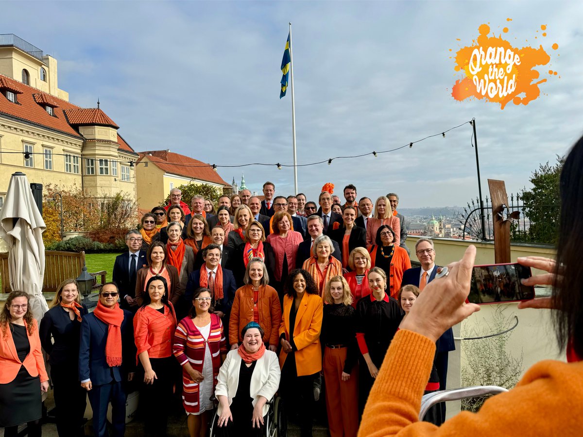 🟠  #OrangeTheWorld! The Ambassadors in Prague have joined together to support #16Days of Activism against gender-based violence. Join the global movement with the #NoExcuse campaign calling for urgent investments to prevent violence against women and girls!
<a href="/UN_Women/">UN Women</a> <a href="/OSNPraha/">OSN v Česku | UN in Czechia</a>