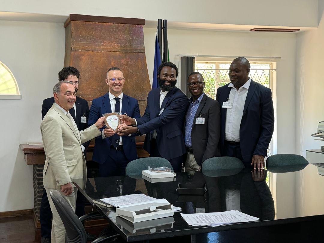 Italy in Zimbabwe (@italyinzimbabwe) on Twitter photo 📢 Exciting news! <a href="/OxygenLabs/">Oxygen Labs</a>🇮🇹 & <a href="/AJU2018/">Arrupe Jesuit University</a>🇿🇼 have signed a groundbreaking agreement to establish Zimbabwe's first Aero Maintenance Training Tentre. ✈️
A game changer for 🇿🇼 & beyond, offering students an international perspective and the skills to transform the region’s 📢 Exciting news! <a href="/OxygenLabs/">Oxygen Labs</a>🇮🇹 & <a href="/AJU2018/">Arrupe Jesuit University</a>🇿🇼 have signed a groundbreaking agreement to establish Zimbabwe's first Aero Maintenance Training Tentre. ✈️
A game changer for 🇿🇼 & beyond, offering students an international perspective and the skills to transform the region’s