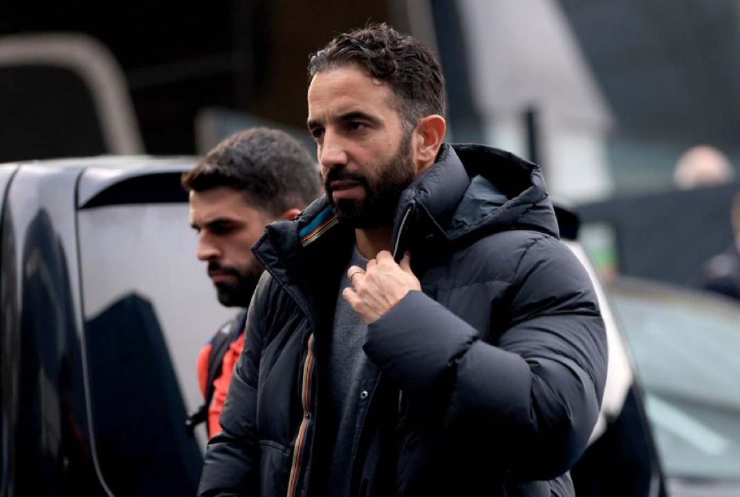 MUFCNET's tweet image. أموريم:

&quot;لدينا طريقتان. ننسى الفكرة الجديدة ونحاول التكيف معها حتى نواجه نفس المشكلة في العام المقبل.&quot;

&quot;أو نبدأ الآن، نخاطر قليلاً، نعاني قليلاً وفي العام المقبل سوف نكون أفضل في هذه المرحلة.&quot; 👏🏻❤️