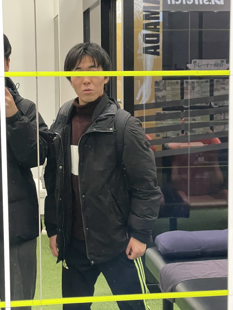 ここ最近で1番お気に入りの写真
 急激に寒くなってとうとうダウンを出したということで、記念に撮った1枚。
これじゃ誰かわからんのですよ🤨
 #d1wgp04
 #ドクターストレッチ
 #MARKISみなとみらい