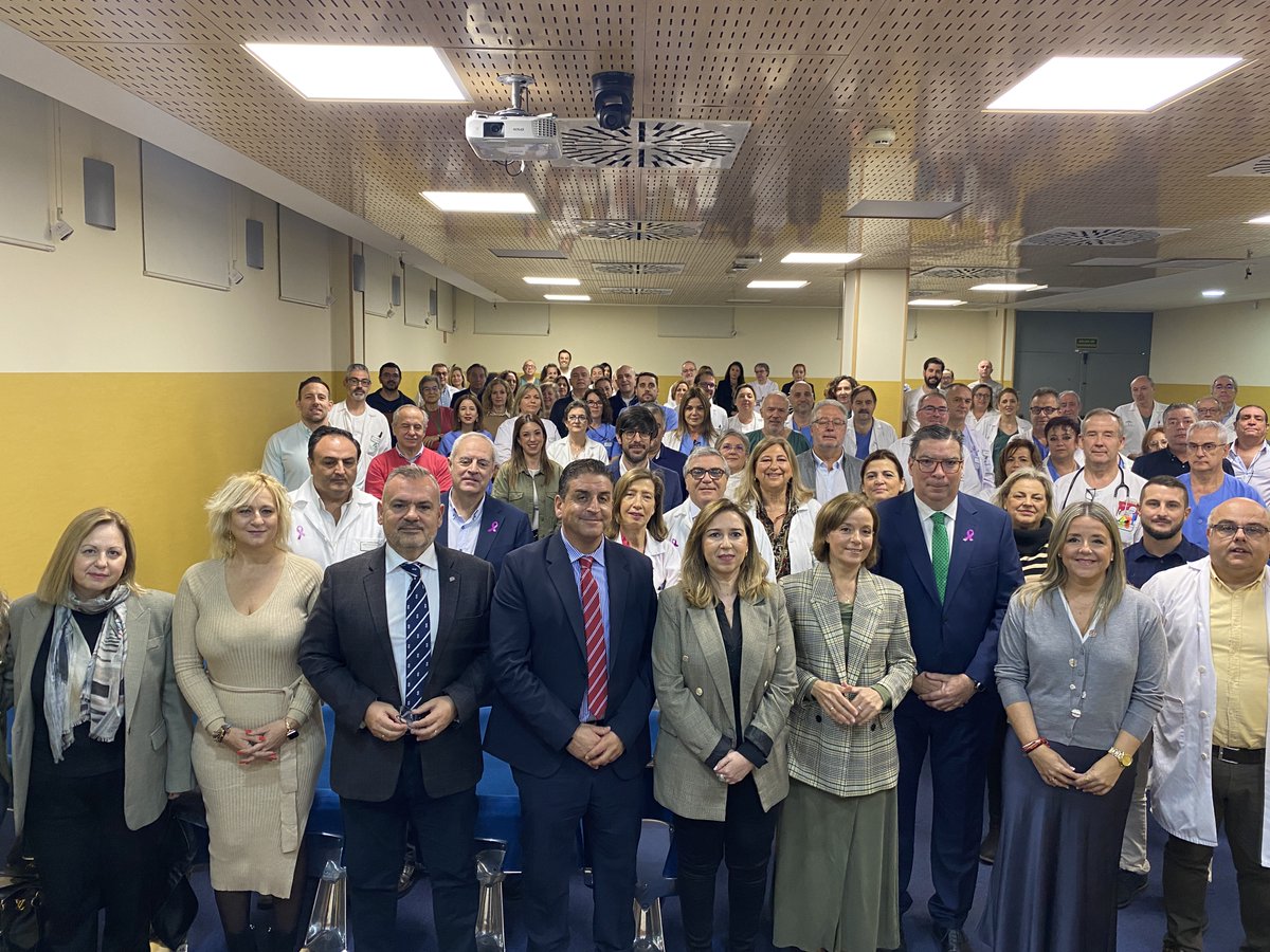 JaenJunta's tweet photo. El Hospital de Linares acoge la presentación del nuevo director gerente del Área Sanitaria Norte de Jaén.

@eggonzalez78, delegada de @saludand, ha dado la bienvenida a José Luis García Cano, especialista en contratación pública, administración y alta dirección sanitaria. https://t.co/ETGBFA5BoV