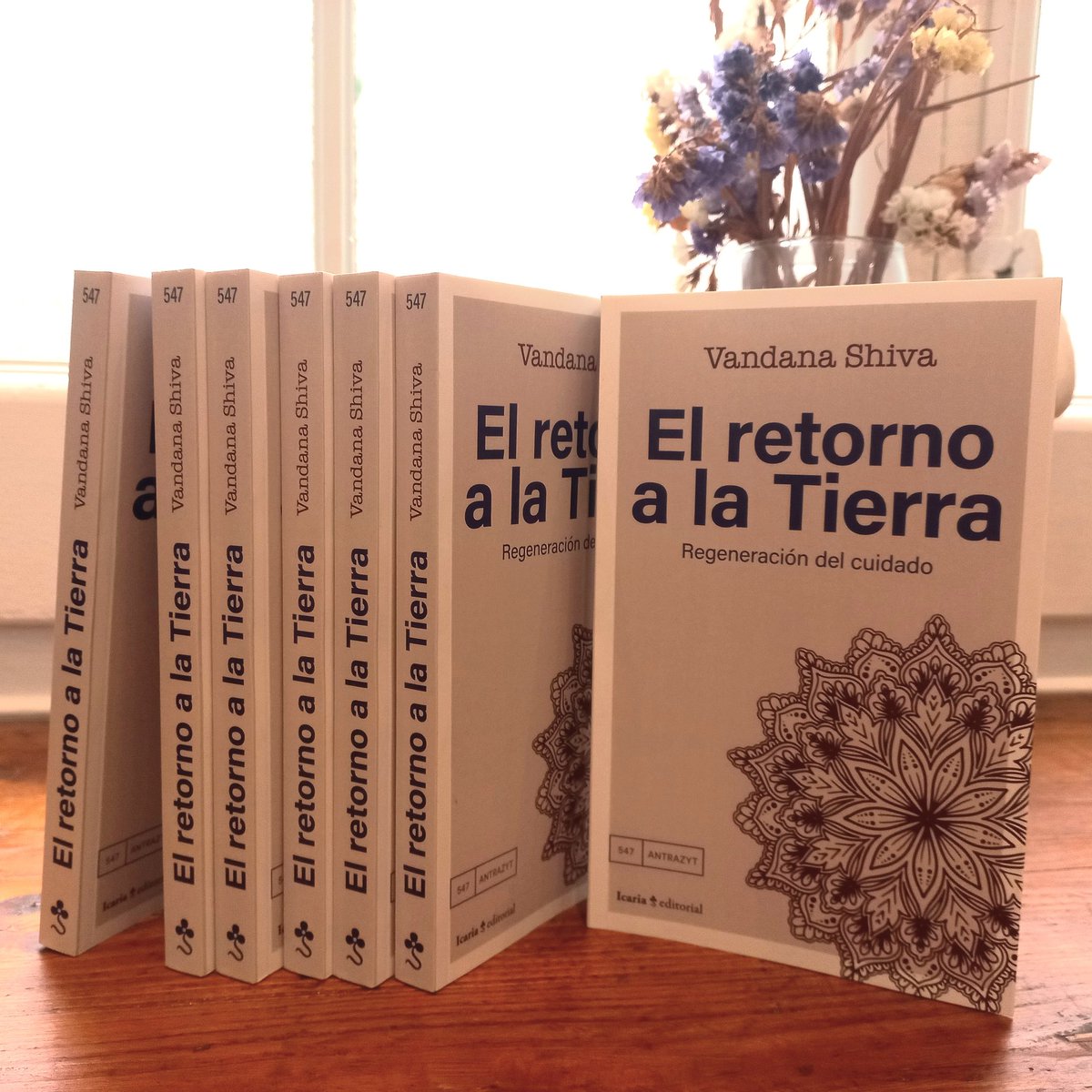 Icaria Editorial (@icariaeditorial) on Twitter photo En un mundo marcado por la codicia y la violencia, <a href="/drvandanashiva/">Dr. Vandana Shiva</a> nos recuerda que tenemos el poder de regenerar un camino hacia la armonía con la naturaleza.
icariaeditorial.com/inicio/4827-el…
'El retorno a la Tierra' 📗
Ya en librerías 👈 En un mundo marcado por la codicia y la violencia, <a href="/drvandanashiva/">Dr. Vandana Shiva</a> nos recuerda que tenemos el poder de regenerar un camino hacia la armonía con la naturaleza.
icariaeditorial.com/inicio/4827-el…
'El retorno a la Tierra' 📗
Ya en librerías 👈