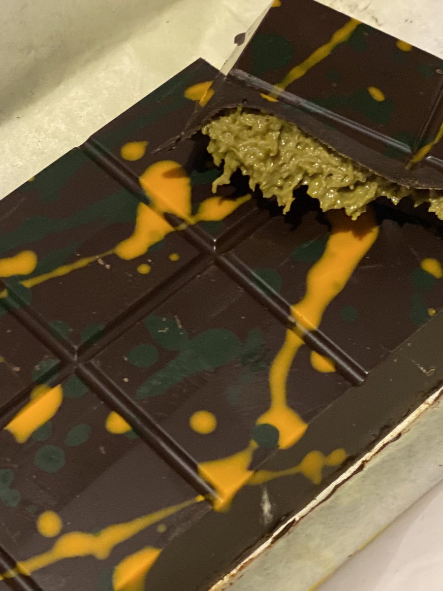 BITEX_AUH's tweet image. ✨アブダビスタッフ通信✨
「Fix Chocolate」
SNSで話題の【フィックスチョコ】
ピスタチオクリームが詰まっていてカダイフの独特な食感が楽しめます😍
⭐️一枚約７０AED（約３,０００円）

#abudhabi
#bitex
#バイテックス
#アブダビ不動産
#fixchocolate
#fix
#フィックスチョコ…