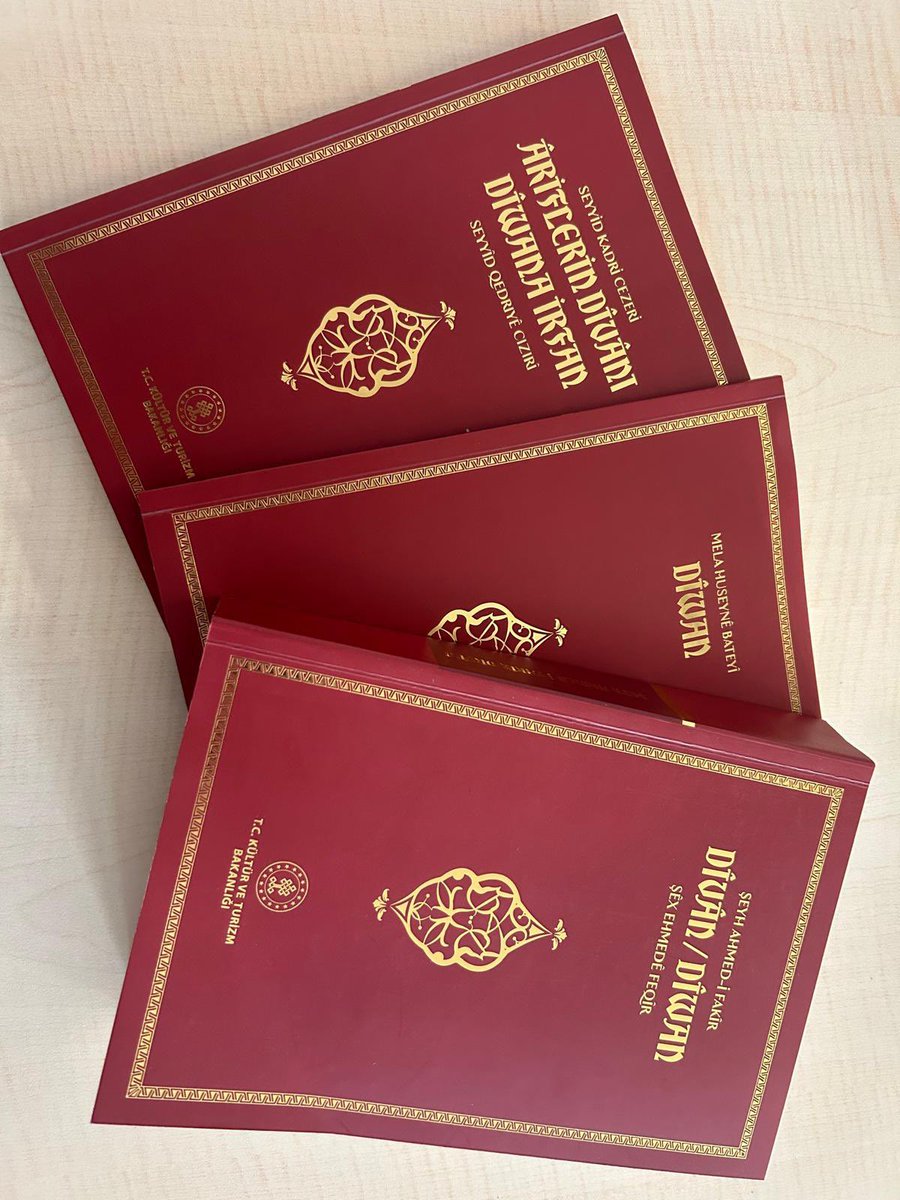 gulsenorhan's tweet photo. İlim ve irfan deryamızın Kürtçe hazinelerini gün yüzüne çıkarmaya devam ediyoruz. 

Her çıkan eser, fikir ve gönül dünyamızın ‘kökü mazide olan ati’ gerçeğini pekiştirdiği gibi azim ve sebatımızı daha da perçinliyor. 

Bu seferki destenin gülleri; 
Şeyh Ahmedê Feqîr, Seyyid Kadri Cezerî ve Mela Huseynê Bateyî Divanları. 

Eserlerin sahiplerine Allah’tan rahmet eser mütercimleri Ali Karadeniz, Mehmet Nesim Doru ve Halit Yalçın’a ve ayrıca eserleri yayınlayan Kültür Bakanlığımıza teşekkür ediyorum.