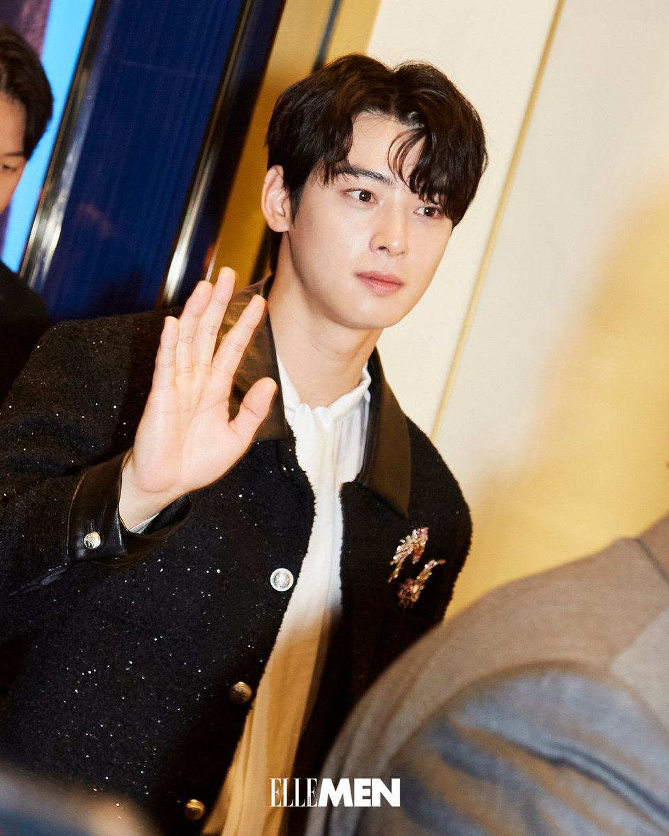 ElleMenThailand's tweet photo. ออร่าพุงแรง! @CHAEUNWOO_offcl โกลบอลแบรนด์แอมบาสเดอร์ @Chaumet ที่ @iconsiam พร้อมติดเข็มกลัด Lueurs d'Orage จากอัญมณีล้ำค่า

#ELLEMENThailand
#ChaEunwooxChaumet
#CHAEUNWOO #ชาอึนอู #차은우 https://t.co/V2QN2LG3SU