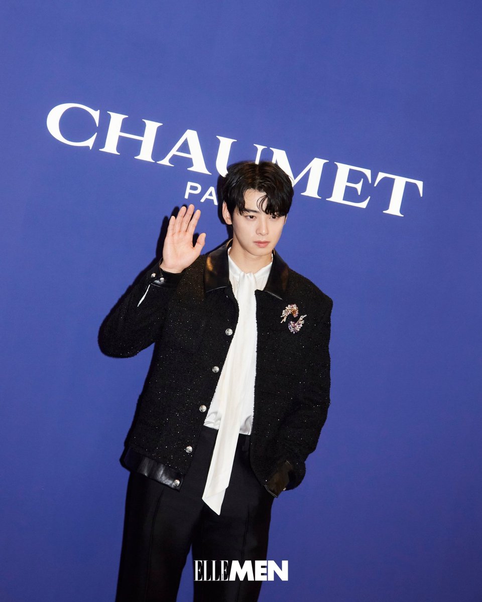 ElleMenThailand's tweet photo. ออร่าพุงแรง! @CHAEUNWOO_offcl โกลบอลแบรนด์แอมบาสเดอร์ @Chaumet ที่ @iconsiam พร้อมติดเข็มกลัด Lueurs d'Orage จากอัญมณีล้ำค่า

#ELLEMENThailand
#ChaEunwooxChaumet
#CHAEUNWOO #ชาอึนอู #차은우 https://t.co/V2QN2LG3SU