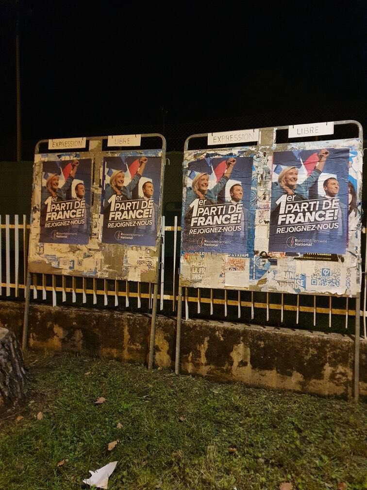 BaubryR's tweet photo. 🔵Opération collage Rassemblement National à #Saint-Cannat , #Orgon et #Lamanon avec Alexis Allione, Léo et Leïa !

Sur le terrain, nos convictions s’affichent : RN, premier parti de France ! 🇫🇷 

Nous rejoindre⤵️
🌐 https://t.co/WDdVPOGzXn

#collage #circo1315 #RN https://t.co/pbPISMX5iz