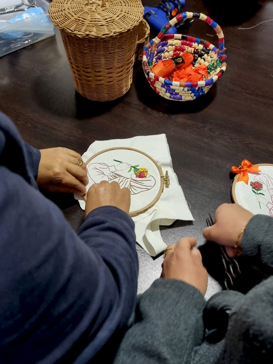 DRCTurkiye's tweet photo. #16GünlükAktivizm kapsamında,DRC Hatay'da 75 kadına yönelik 3 oturum düzenledi.Bu oturumlar,depremin etkilerinin hala hissedildiği bölgelerde cinsiyete dayalı şiddet konusunda farkındalık yaratmayı ve hayatta kalanları uzman destek hizmetlerine yönlendirmeyi amaçladı
@eu_echo https://t.co/y8wrSP8ayj