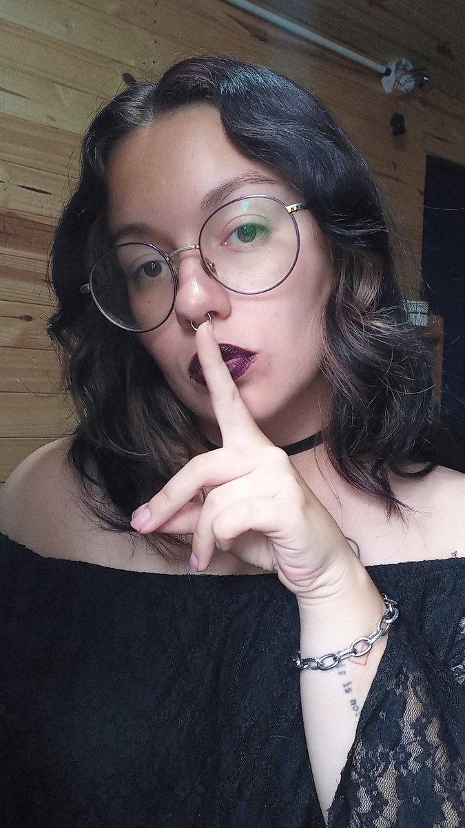 Marequeen69's tweet photo. My posture speaks louder than words. Every angle, every curve is a reminder of who's in control. https://t.co/Hr9ozgs1US