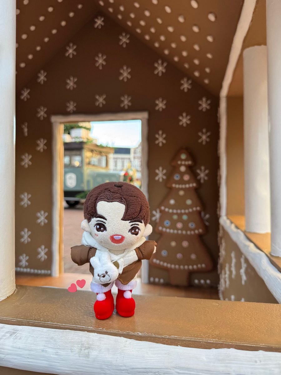 chocolate21w's tweet photo. セリアのクリスマスオーナメントのちっちゃいブーツ、ぬいちゃんの足にピッタリでした🫶
2個入りだし、脚長効果大💓でオススメ🎄
#タイ沼ぬい部 #windoll https://t.co/itD7QWuEKP