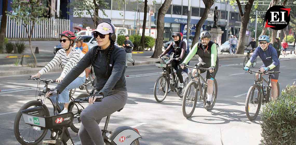 ElInformanteMX's tweet photo. Celebran en #CDMX el #Ciclotón; asisten más de #80Mil personas

#Peatones, #corredores, #ciclistas, #rollers y #skaters de todas las edades participaron en esta #ActividadDeportivaGratuita.
Tags: @GobCDMX @DeporteCDMX 
https://t.co/RdXm2AKQdu https://t.co/L9O9BVQDi1