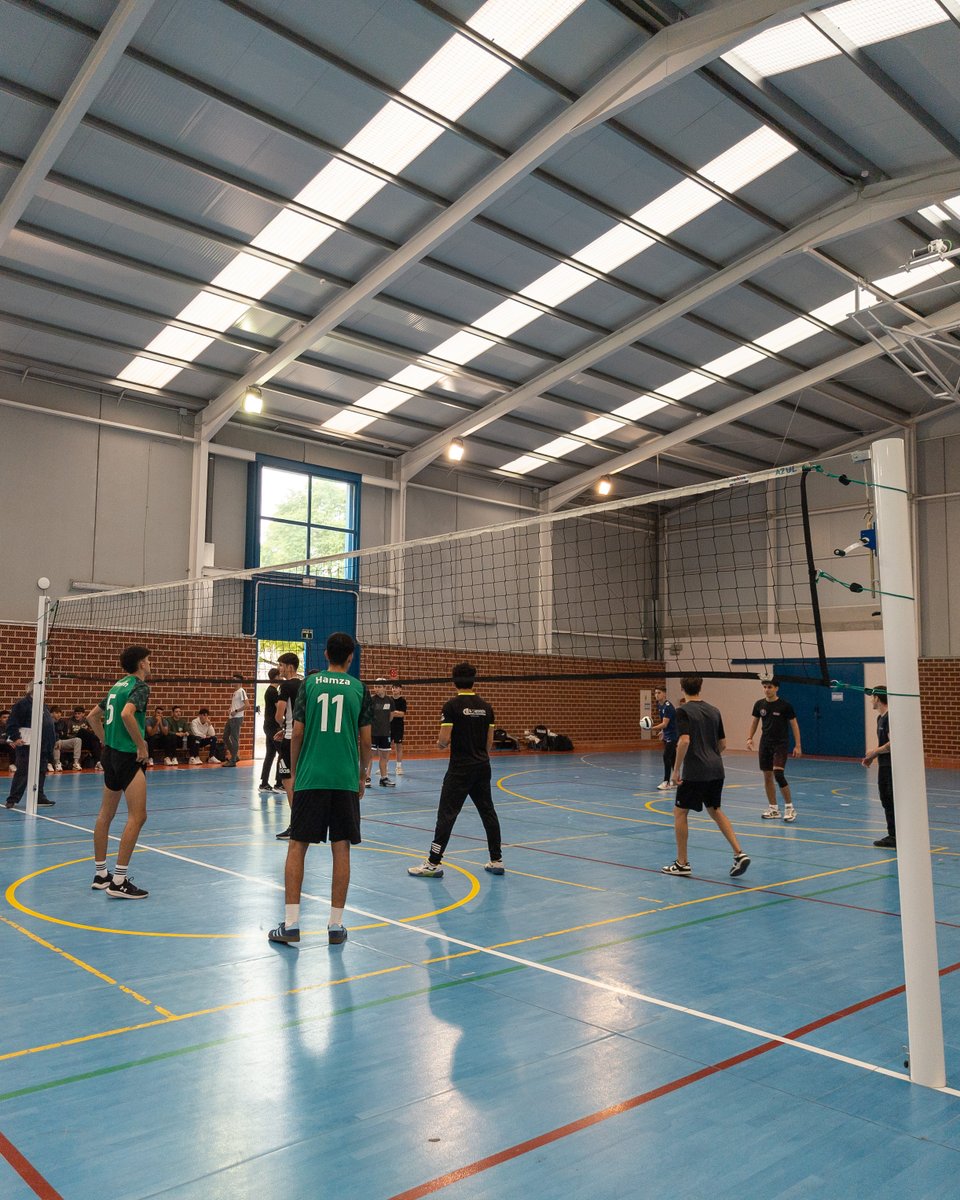 Hoy da comienzo la competición del Torneo Rector de deportes de liga. Se han jugado los primeros partidos de Voleibol y de Fútbol 7