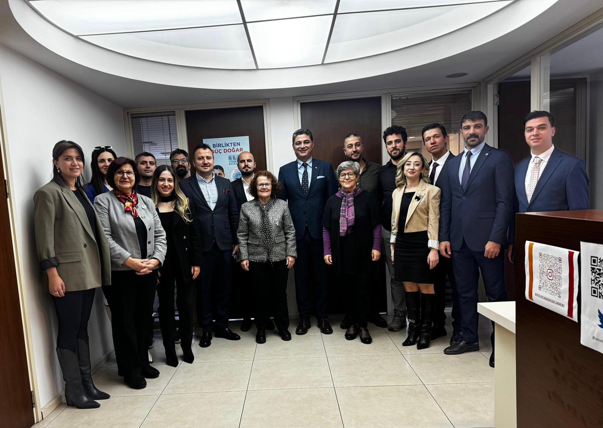 ÇYDD Genel Başkanı Prof. Dr. Ayşe Yüksel, Genel Başkan Yardımcısı Av. Sedat Durna, Genel Yazman Av. Gülsen Akbulak ve Yönetim Kurulu Üyeleri Prof. Dr. Filiz Meriçli, Bahattin Carav ve Kartal Kaan Akdoğan ziyaretimize geldiler. Nazik ziyaretleri için Ayşe Hocamıza ve yönetim