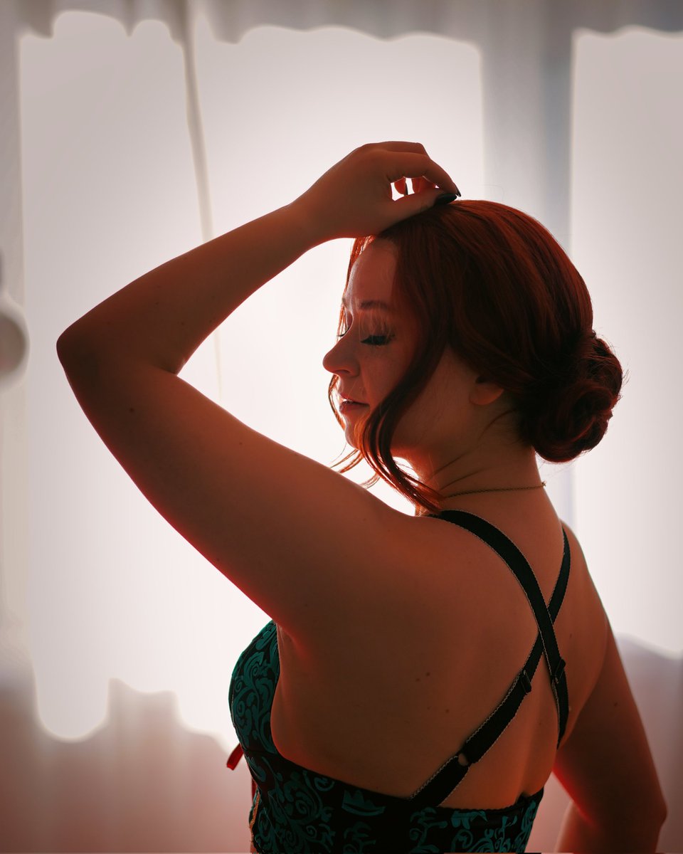 AimuCosplay tweet media