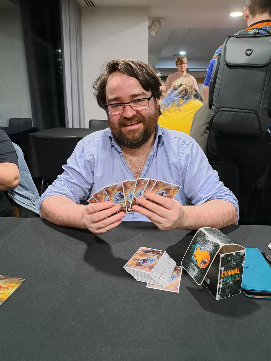 Got <a href="/Rivals13lade/">13lade</a> out of retirement to play the Draft Cup at <a href="/AxionNow/">AxionNow</a> Anniversary event and he even then beat me in the MH3 draft! Here he is enjoying his victory and sleeves with a happy pup on them. Thanks to <a href="/Myra00_mtg/">Myra00🇳🇿🇯🇵🇮🇹</a> for the sleeves! #apexsleeves