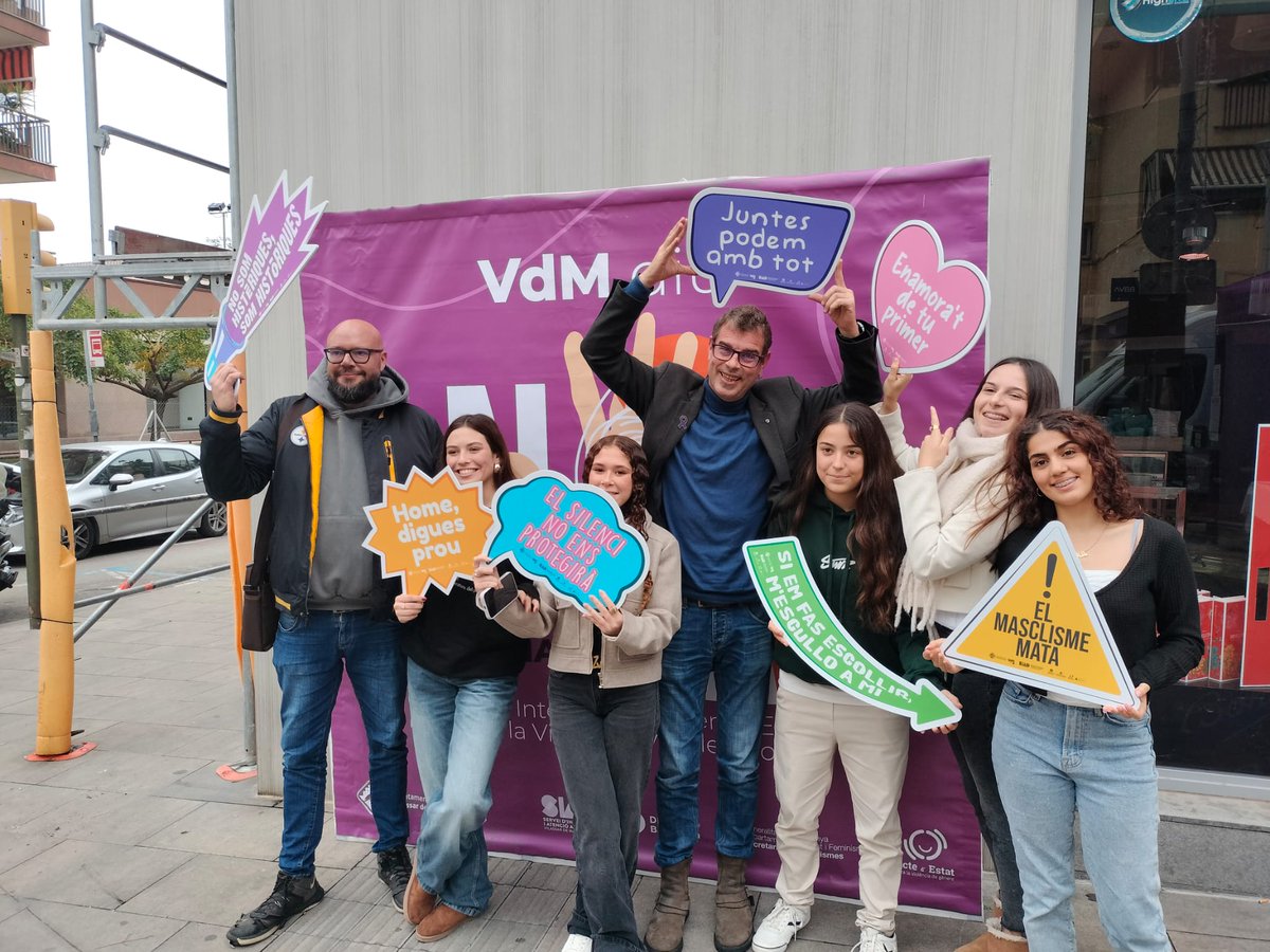InsPereRibot's tweet photo. L'Institut Pere Ribot de Vilassar de Mar diu NO a les violències masclistes.
Som-hi!
@VilassardeMar @vilassarradio @SSTTMVO
https://t.co/A9p3wxH0Lx
#orgulldalumnes https://t.co/APYK1oypGi
