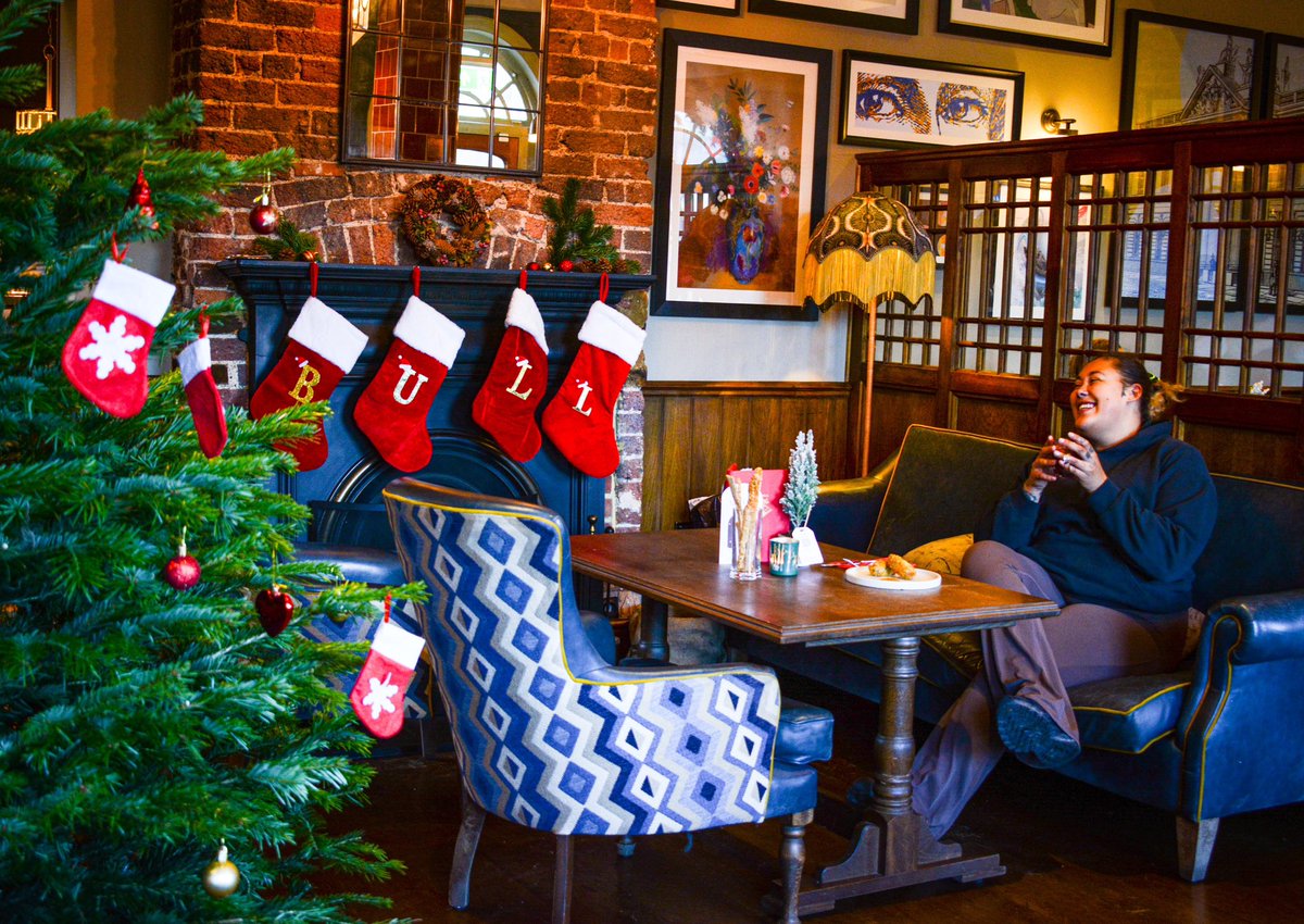 Table for one, holiday cheer for all. ✨ Whether you're here to unwind alone or soak in the festive vibes, we've got the perfect spot for you this Christmas! 🎄 

#festivevibes #youngspubs #southlondon