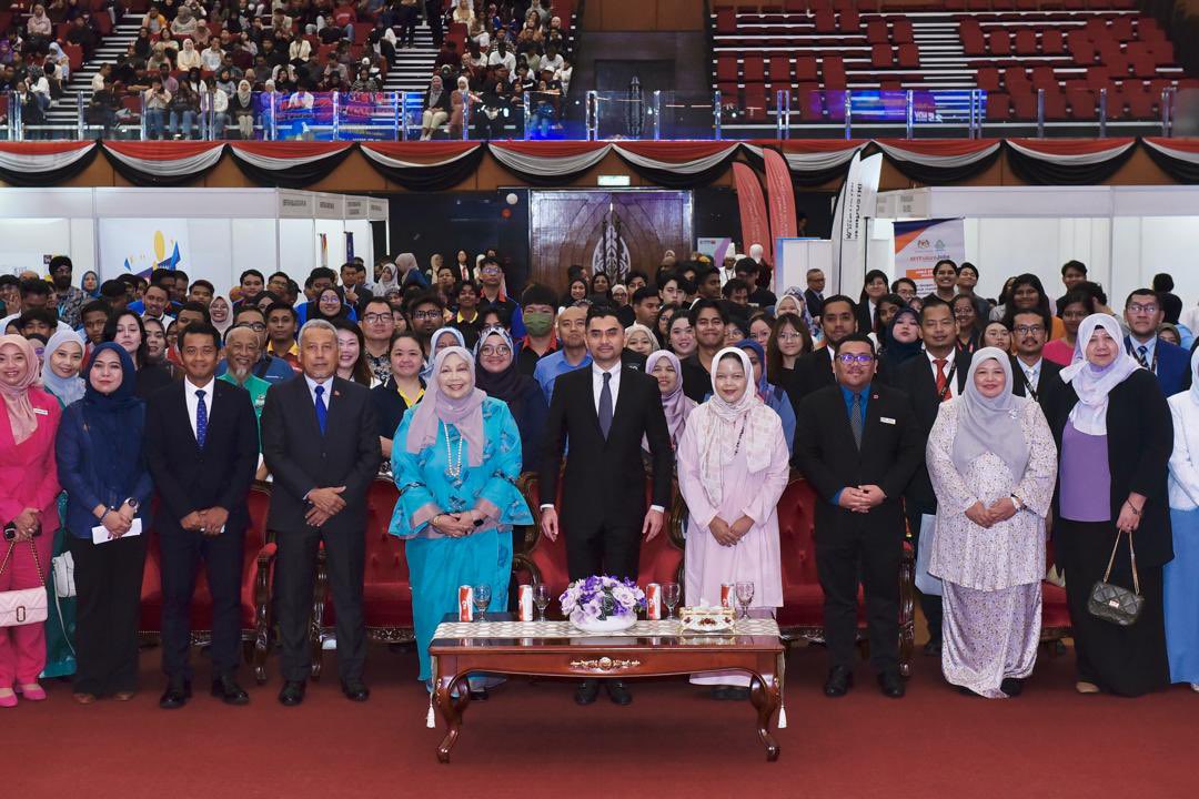 MohdShukriYajid's tweet photo. Congrats to the organising committees of 'Aspirasi Gen TVET Dlm Sektor Perkhidmatan Pelancongan,' &amp; @MSUMalaysia Talent Sync Expo 2024, officiated by YB Tuan Khairul Firdaus Akbar Khan, Dep Minister of @MyMOTAC. Bridging education and industry expertise for stronger impacts. https://t.co/VSLxqMcXgr
