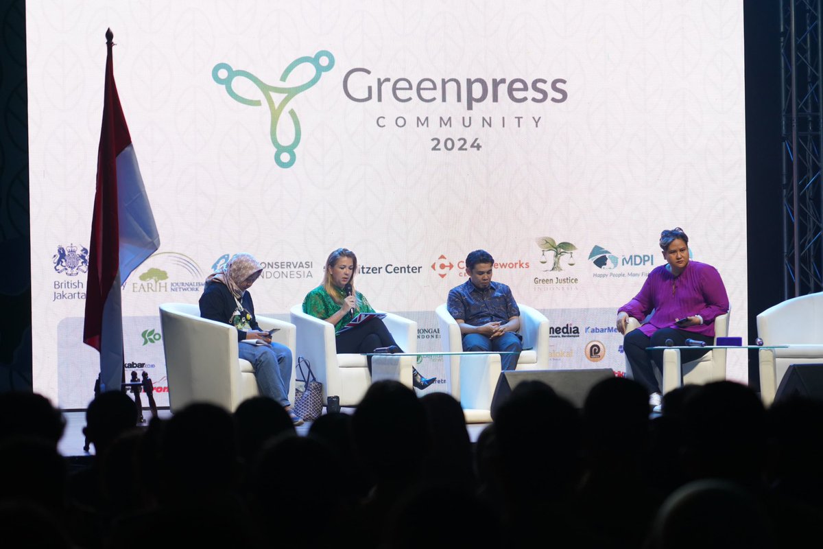 AmandMcLoughlin's tweet photo. Honoured to open the #GreenPressCommunity event on Saturday—a UK collaboration with @SIEJ_info to empower 🇮🇩’s climate journalists. We’re equipping them to inform, inspire &amp; drive action on the defining issue of our time, the climate crisis 🌍 #ClimateAction #Planet #Peace https://t.co/TJDkxvSi6V