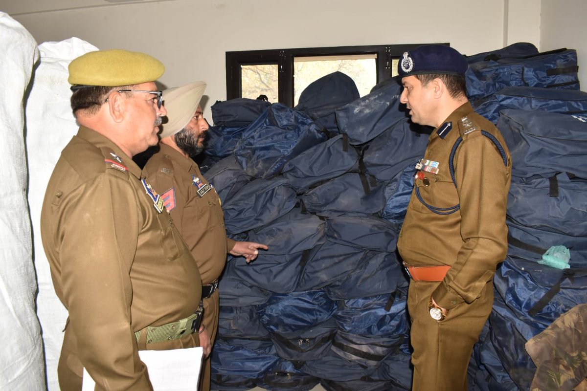 DISTRICT POLICE POONCH ضلع پولیس پونچھ (@poonchpolice) on Twitter photo SSP Poonch held Monday inspection of DPL Poonch.<a href="/JmuKmrPolice/">J&K Police</a> <a href="/ZPHQJammu/">Zonal Police Media Centre- Jammu Zone</a> SSP Poonch held Monday inspection of DPL Poonch.<a href="/JmuKmrPolice/">J&K Police</a> <a href="/ZPHQJammu/">Zonal Police Media Centre- Jammu Zone</a>