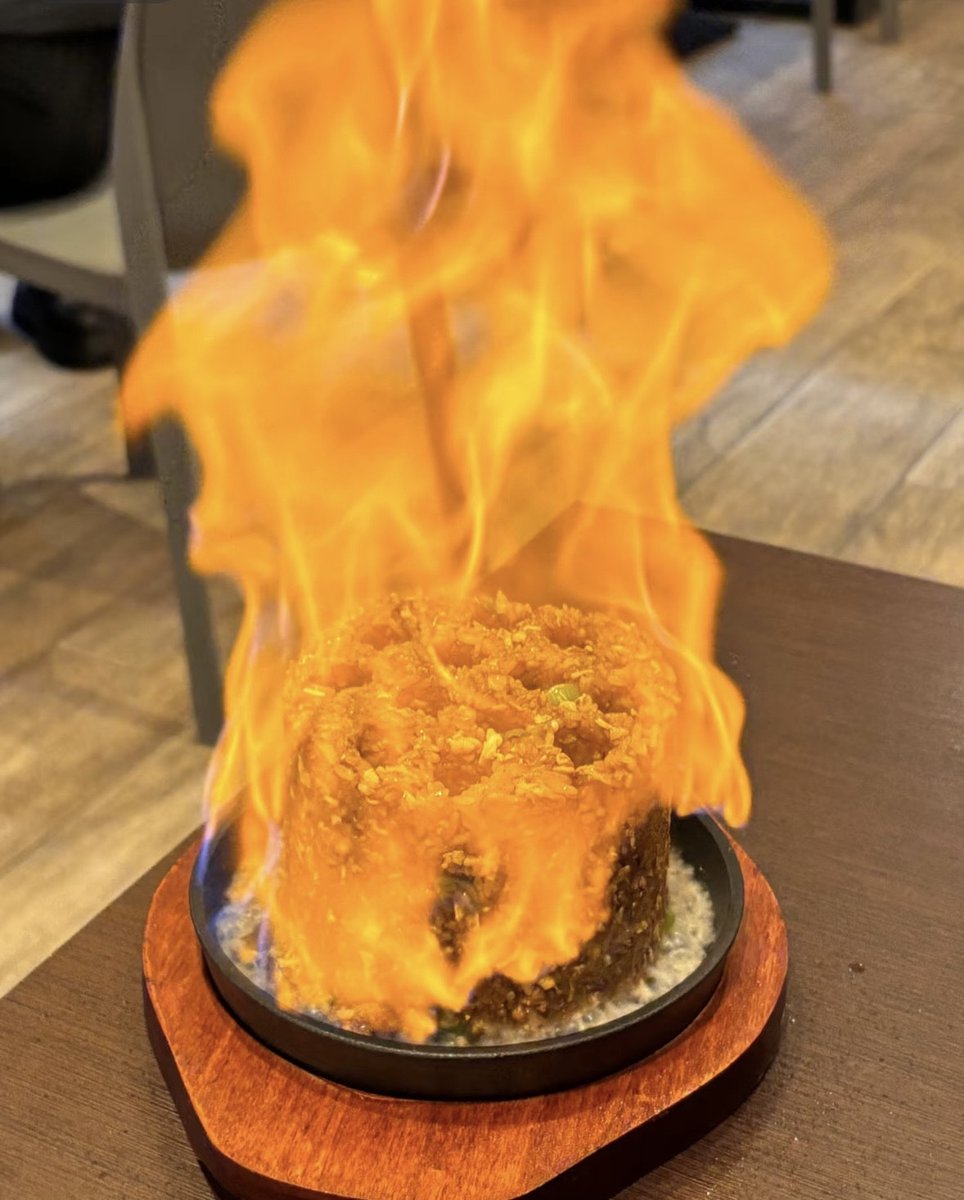 Si te unes a Amigos del Confucio puedes acceder a ventajas en nuestros cursos, ¡y en muchos restaurantes, cafeterías y supermercados chinos de Madrid!😋Juan Men es uno de ellos, donde cocinan platos tan deliciosos como el pollo Huangmen❤️Hazte amigo aquí  bit.ly/4i7pAiL