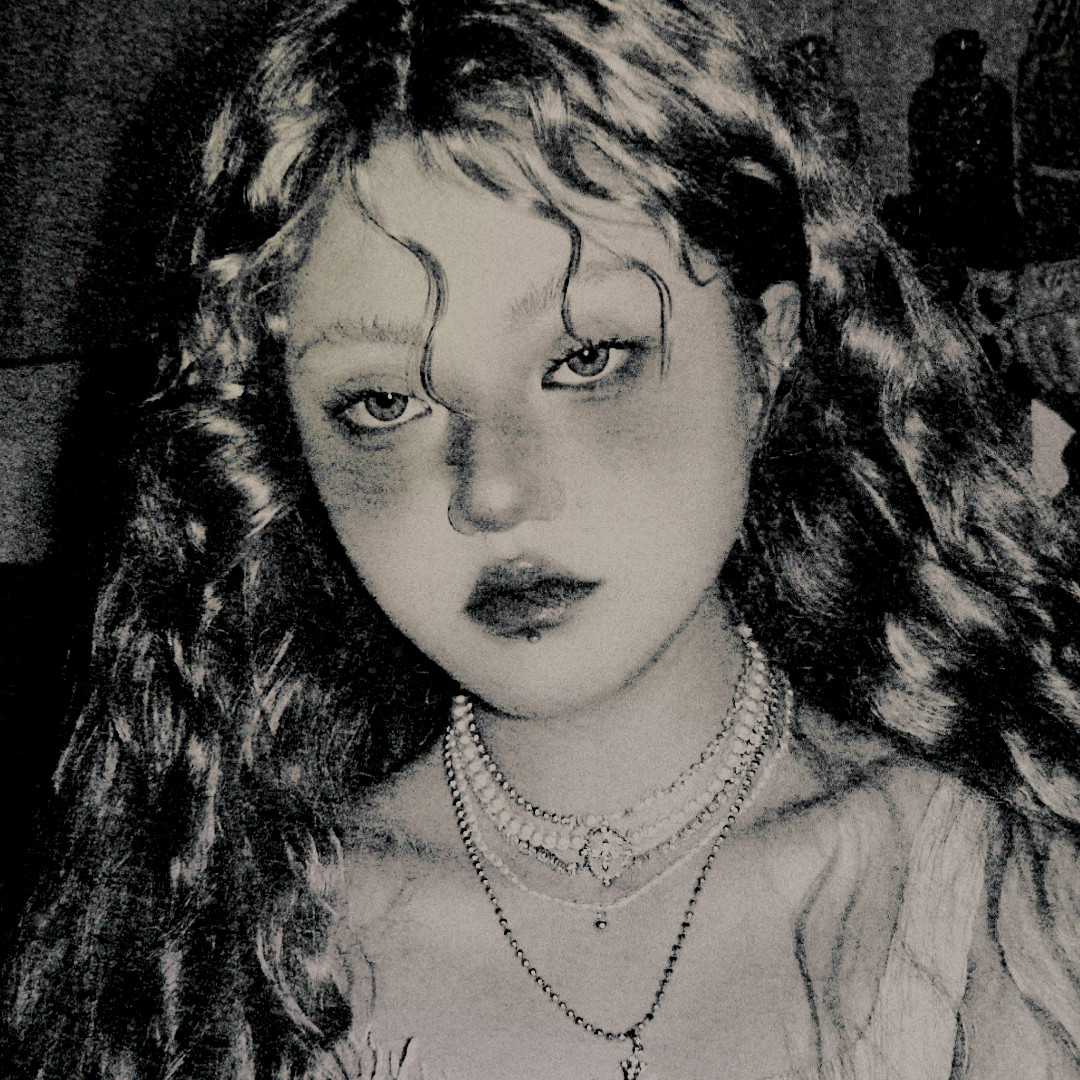 ᅟ
 ᅟᅟᅟ

𝘼 𝙙𝙖𝙢𝙖 𝙙𝙖 𝙣𝙤𝙞𝙩𝙚 𝙢𝙚 𝙩𝙤𝙘𝙖 𝙘𝙤𝙢 𝙖 𝙢𝙤𝙧𝙩𝙚 𝙪𝙢 𝙩𝙤𝙦𝙪𝙚 𝙨𝙪𝙖𝙫𝙚, 𝙪𝙢 𝙨𝙚𝙣𝙩𝙞𝙢𝙚𝙣𝙩𝙤 𝙧𝙪𝙞𝙢.

ᅟᅟᅟ

ᅟ