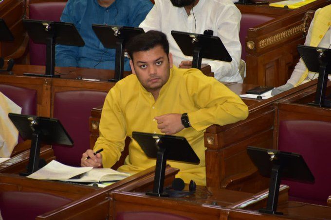 VoiceSuren_X's tweet photo. वर्तमान सरकार.... 🙏
2019 टीचर vacancy ❌
2020 टीचर vacancy ❌
2021 टीचर vacancy ❌
+ @thisissanjubjp संदीप भईया कार्यकाल  2022 टीचर vacancy ❌
2023 टीचर vacancy ❌
2024 टीचर vacancy ❌ + primary school bnd yojna .....✅
@Akhalesh_1 @durgeshceh @RajVasuYadav @rjluckypal https://t.co/sosHomLUWC