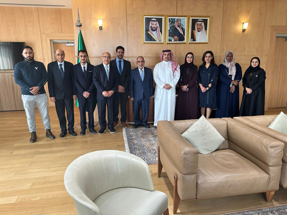 KSAembassyIND's tweet photo. استقبل سعادة القائم بالأعمال الاستاذ/ جدي بن نايف الرقاص أعضاء اللجنة الفنية لمجلس الصحة لدول مجلس التعاون، حيث يقوم المجلس بزيارة لجمهورية الهند للوقوف عن كثب على المراكز الصحية المعتمدة لدول المجلس والتأكد من التزامها بأنظمة وقوانين مجلس الصحة لدول مجلس التعاون. https://t.co/5AIFiVEzcN